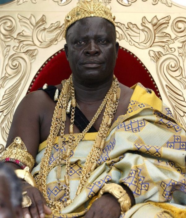 King of Krindjabo Amon N'Douffou V, attends a ceremony which symbolically crowned Reverend Jesse Jackson of the U.S. as Prince Nana Aka Essoin at Krindjabo, a village in southern Ivory Coast, August 12, 2009. Reverend Jackson is in Abidjan to attend the COJEP (Pan-African Congres of African Youth) meeting. REUTERS/Luc Gnago HEADSHOT (RELIGION POLITICS SOCIETY ROYALS)